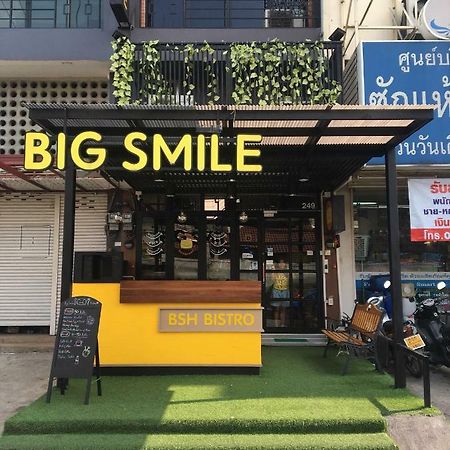 Big Smile Hotell Bangkok Exteriör bild