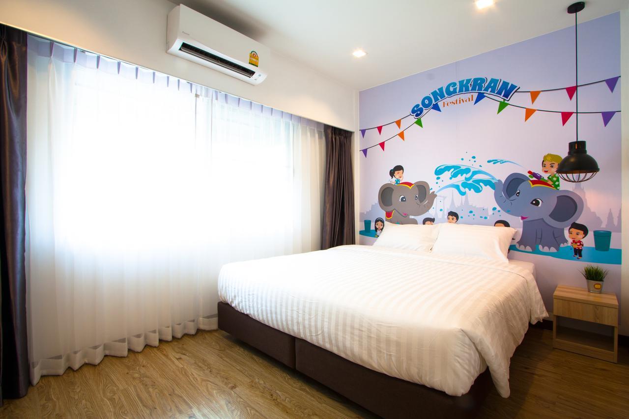 Big Smile Hotell Bangkok Exteriör bild