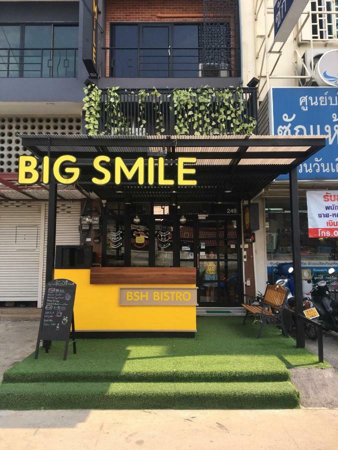 Big Smile Hotell Bangkok Exteriör bild